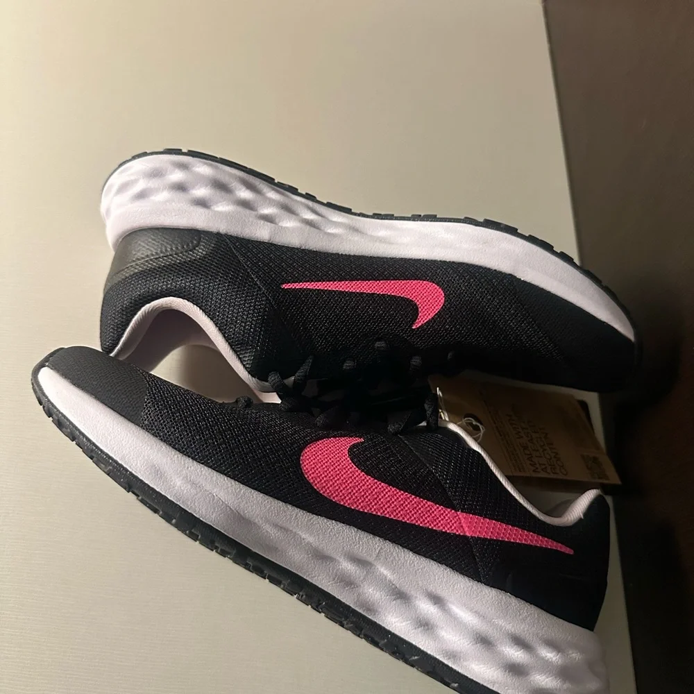 Nike Black and Pink Athletic Shoes with Breathable Mesh - Picture 6 of 9